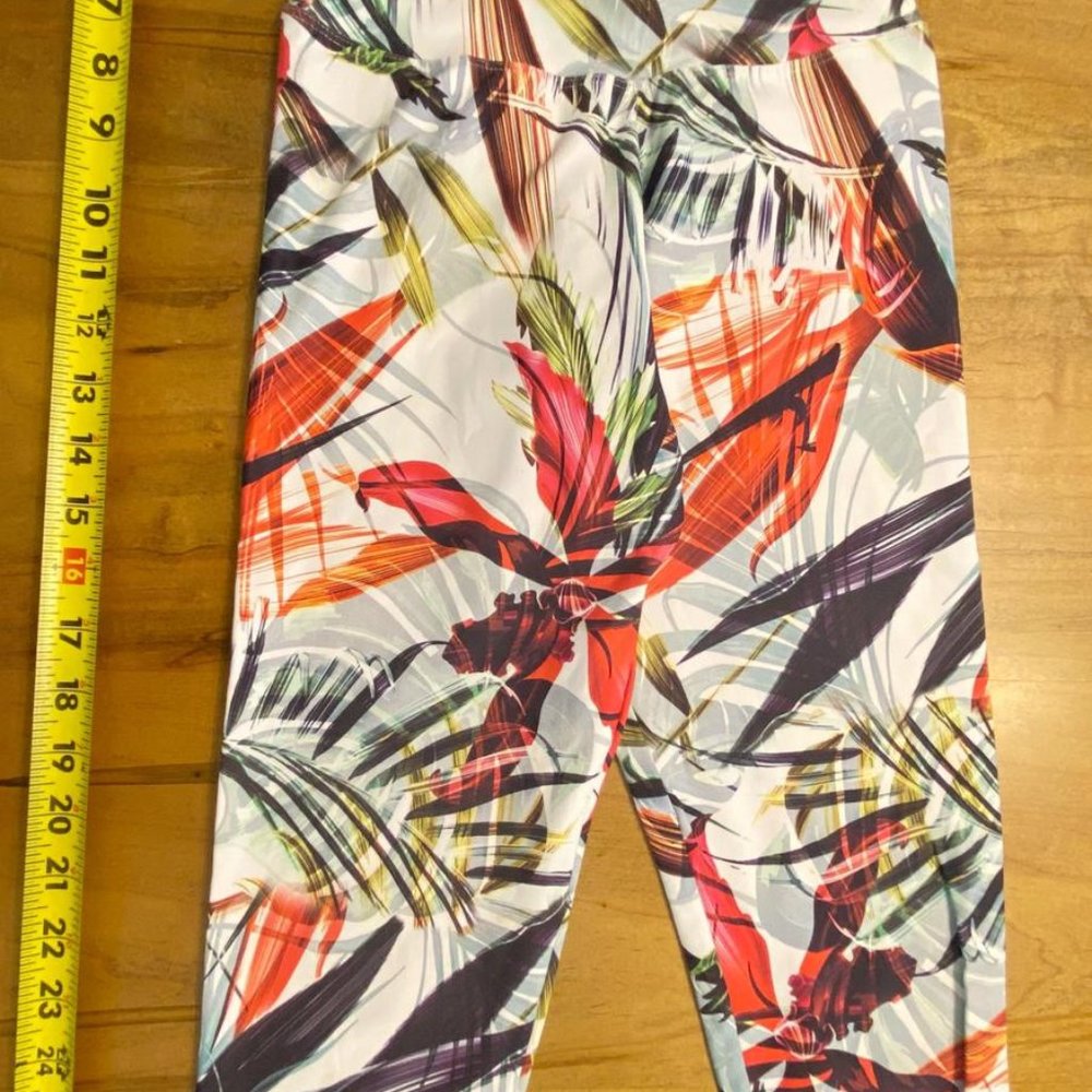 Liquido Size Small Crop Leggings